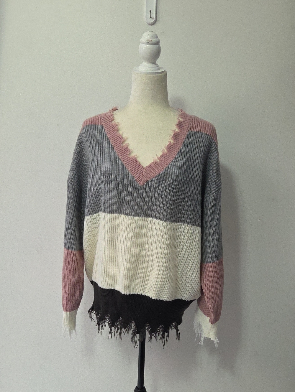 Frayed V-Neck Colorblock Sweater in Pink, Gray, White & Black